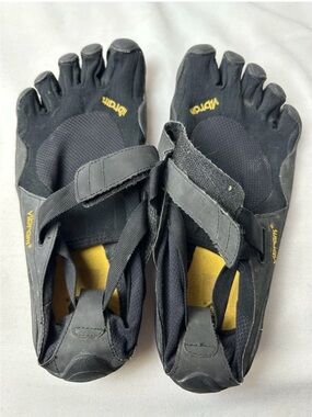 VIBRAM FIVE FINGERS MEN'S BLACK SANDALS WATER SHOES SIZE M42